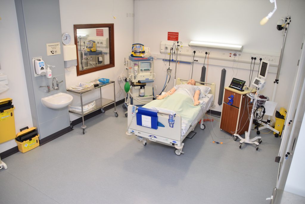 Clinical room 2 in the RVI's simulation centre is designed to be used as a theatre or recovery area and houses one bed with nurse call system and oxygen points driven via medical air for safety