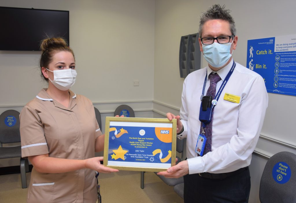 Jade Taylor receives her Rising Star Award from Deputy Chief Nurse Ian Joy