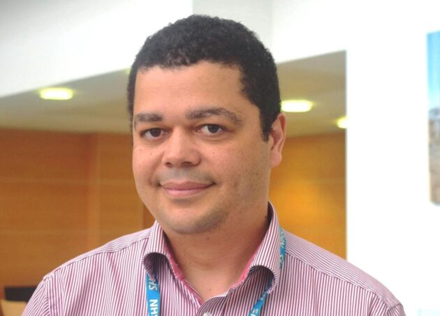 Mr Kenneth Rankin is a Consultant Orthopaedic Surgeon