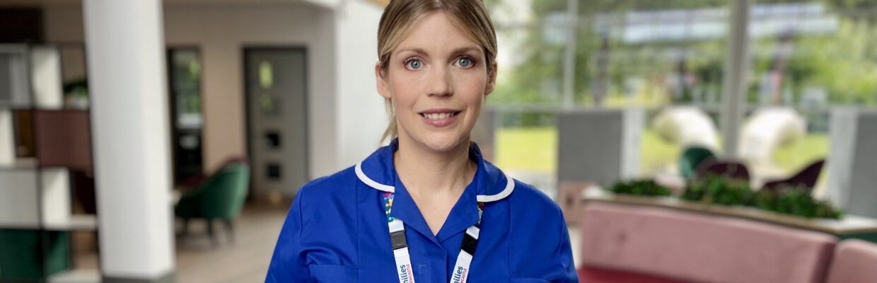 Rachel Henshall with QNI Dora Rylance Award Certificate